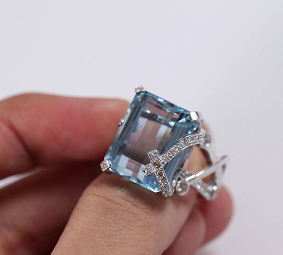 unique aquamarine and diamond high fashion white gold ring